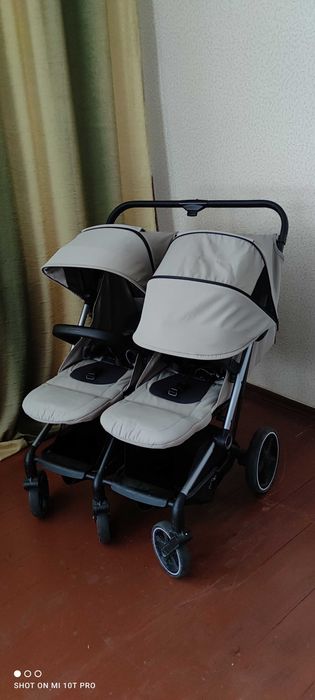 Коляска для двійні