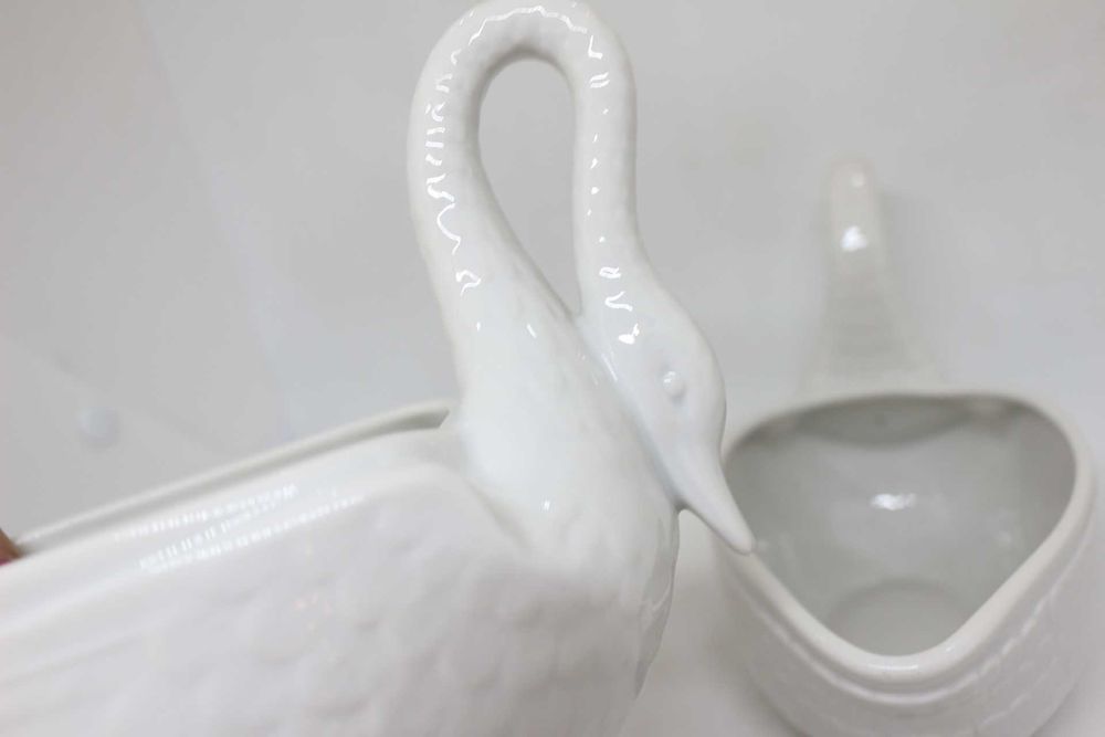 Par Floreiras Cachepot Cisne Porcelana Moldada Vista Alegre 1971 17 cm
