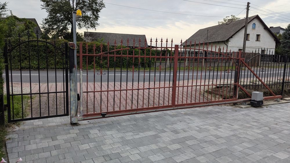 Kuta brama przesuwna + furtka+ 4 przęsła