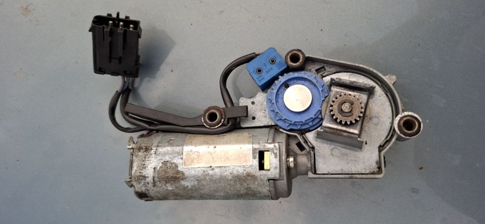 Моторчик люка Бмв е34