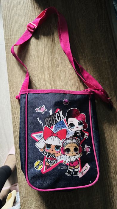 Продам сумочку через плечо/ на плечо для девочки