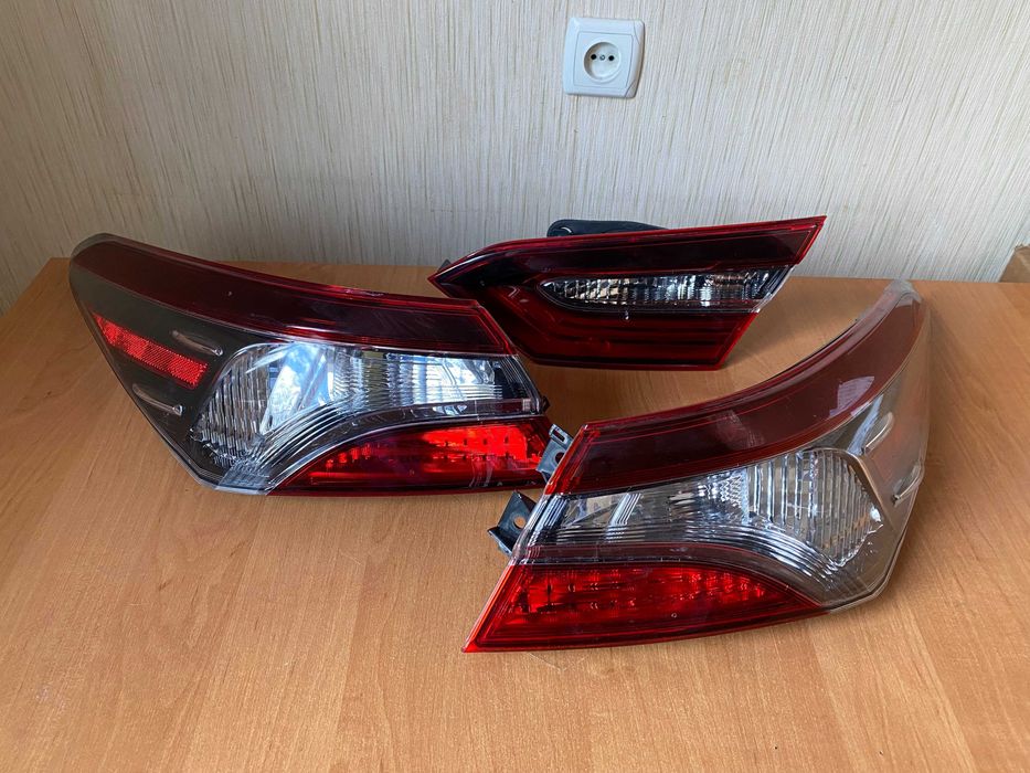 Задні ліхтарі Camry 70 (2018–2024) + ліхтар кришки багажника