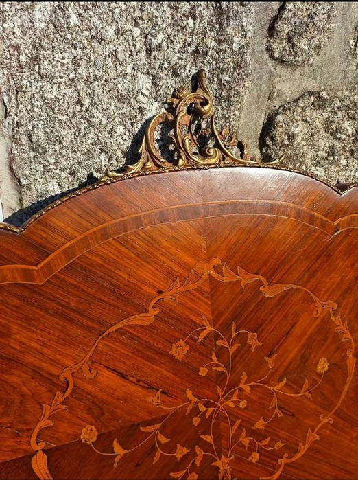 Cama Luís XV  em bom estado