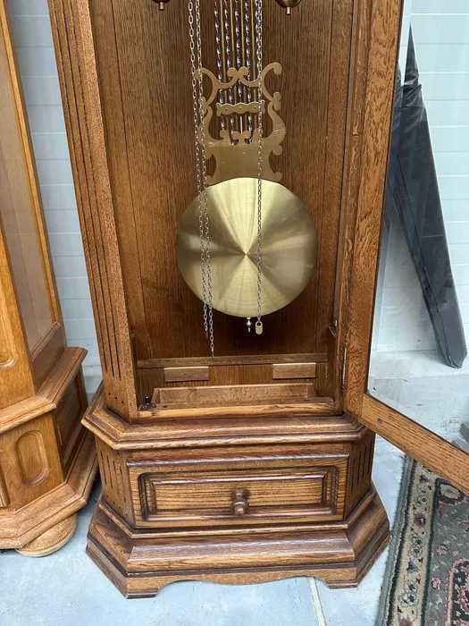 Zegar numer 1 - Piękny, kwadransowy zegar stojący.