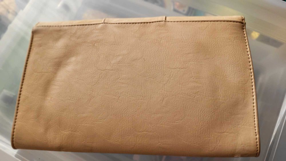 Duża kopertówka damska w kolorze kremowym