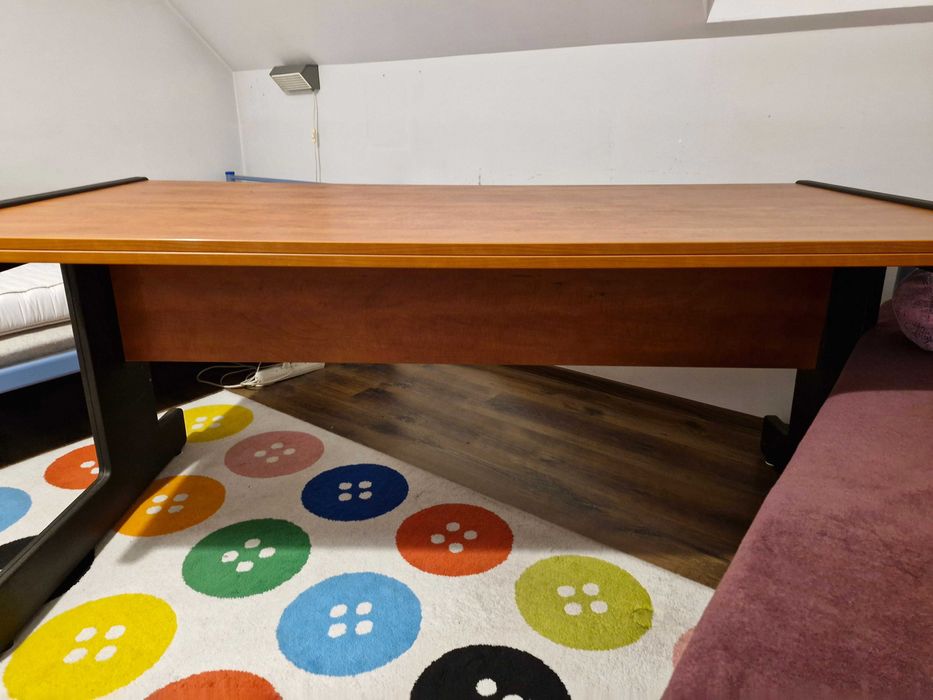 biurko masywne przestronne