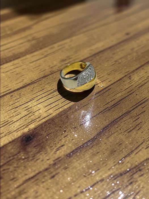 Anel de ouro com diamantes