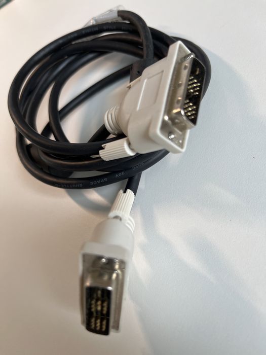 Kabel monitor laptop