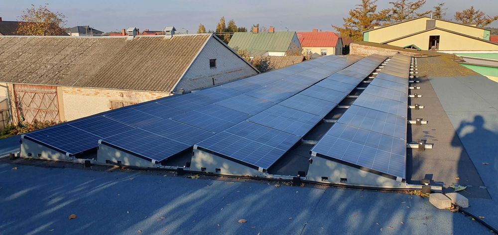 Konstrukcja do montażu paneli fotowoltaicznych.