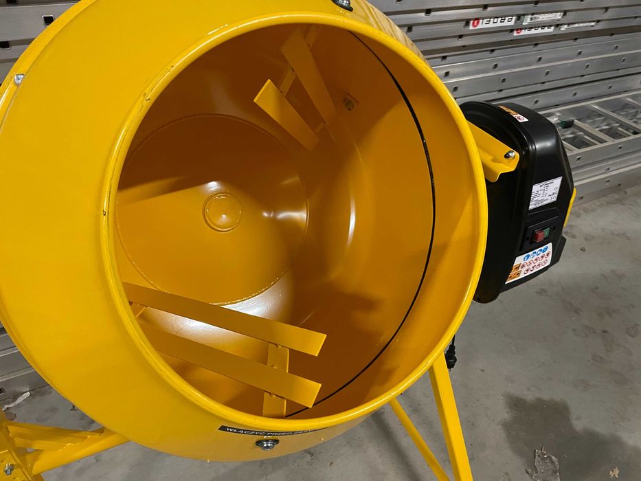 Betoniarka wolnospadowa mieszalnik HIGHER PROFESSIONAL 160L 230V 1300W