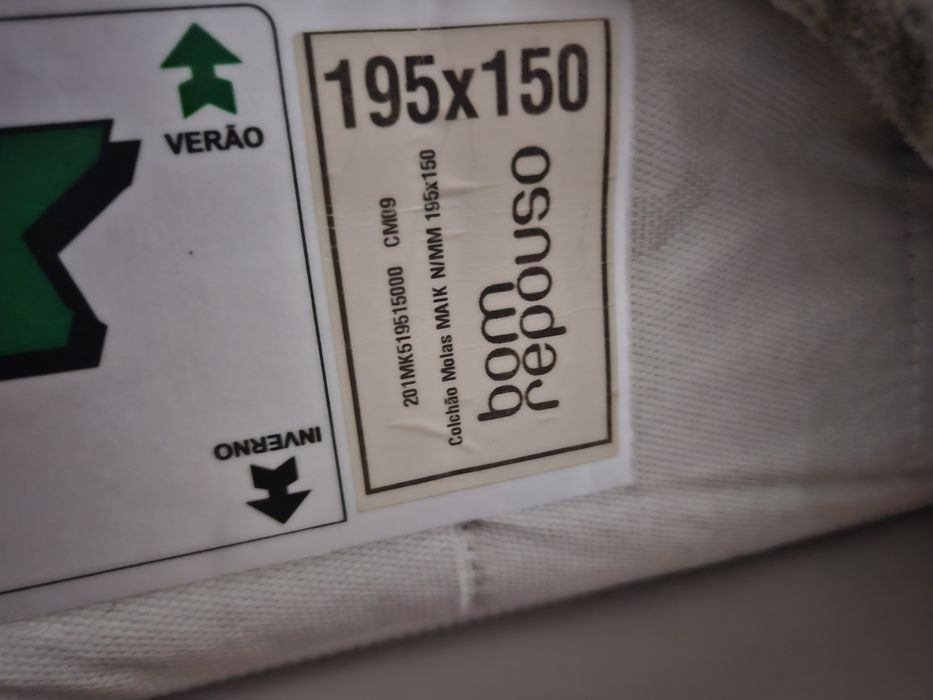 Cama de casal em boas condições