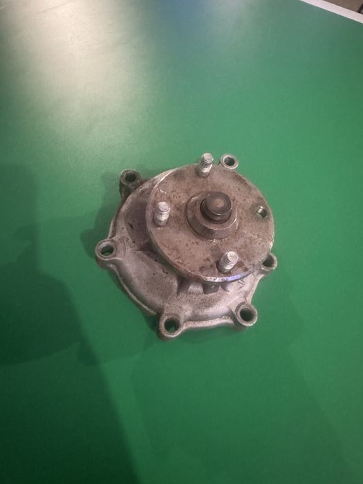 Помпа на Hyundai Terracan (Хендай Терракан)