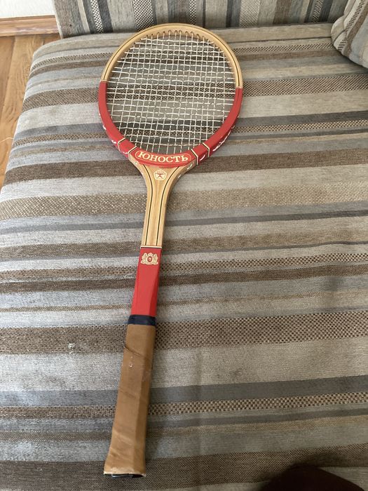 Ракетка тенісна минулих років