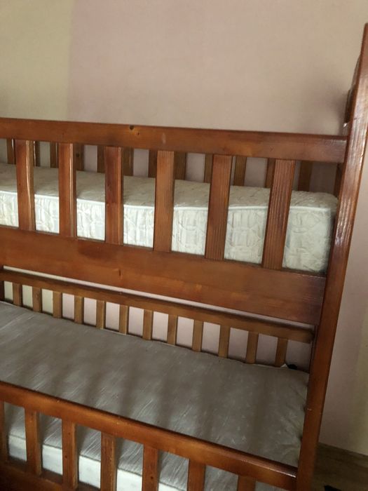 Продам ліжко на 2 поверхи б/у з матрацами
