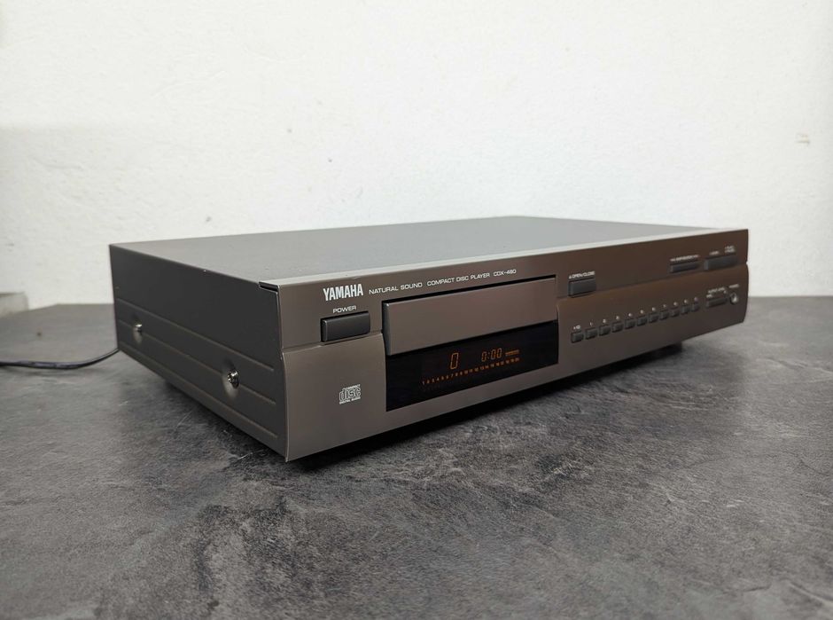 CD програвач Yamaha CDX-480.