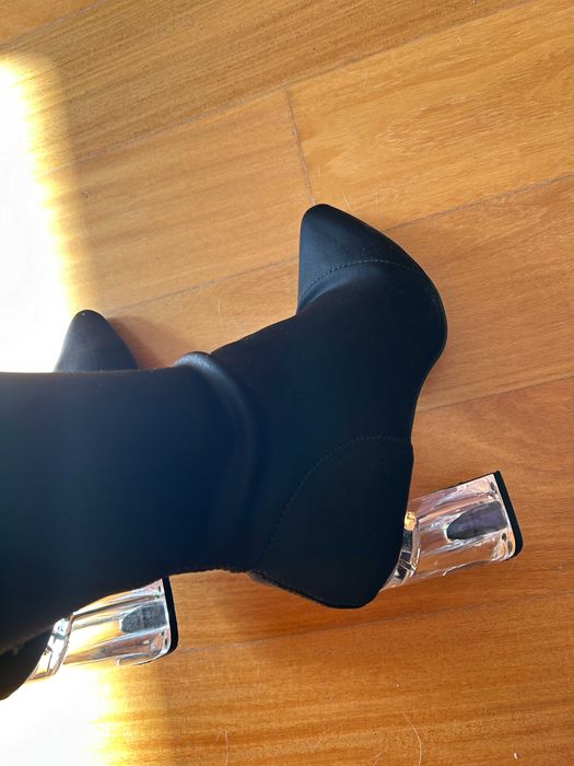 Botas em lycra com salto transparente