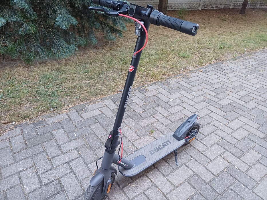 Hulajnoga elektryczna DUCATI Pro I Evo 350W 8.5"