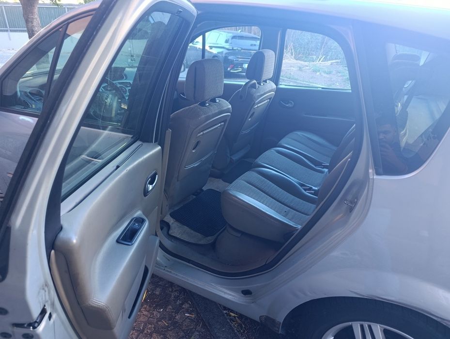Vendo Renault Scenic 1.5 DCi 2004 Exclusive — photo 5