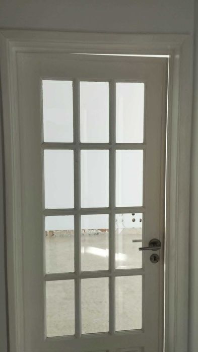 4 Portas Interiores + 1 Porta com Vidro em Madeira Maciça Antiga