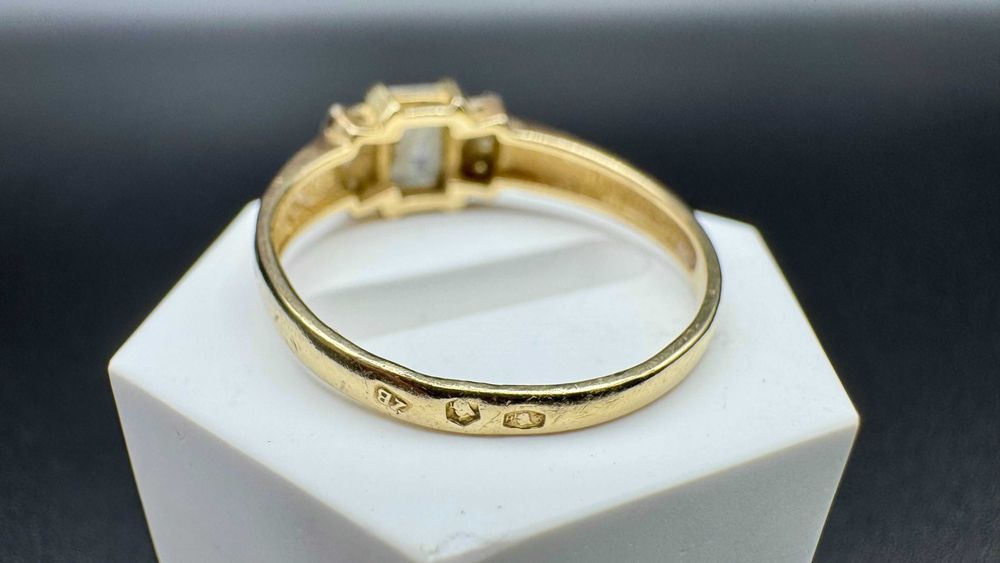 Złoty Pierścionek z kamieniem i 6 cyrkoniami 585, 3,2g, rozmiar: 23