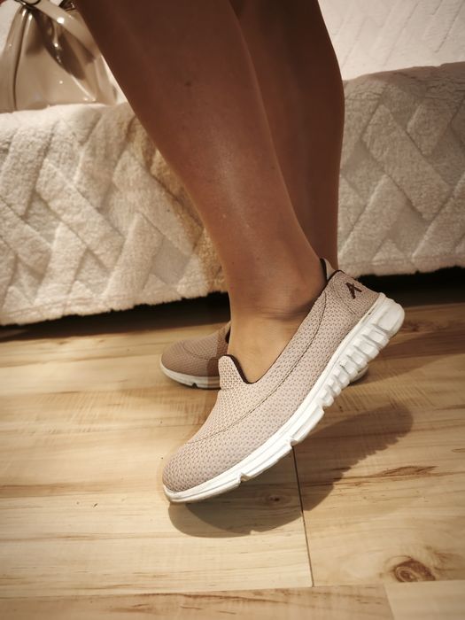 Beżowe sneakersy