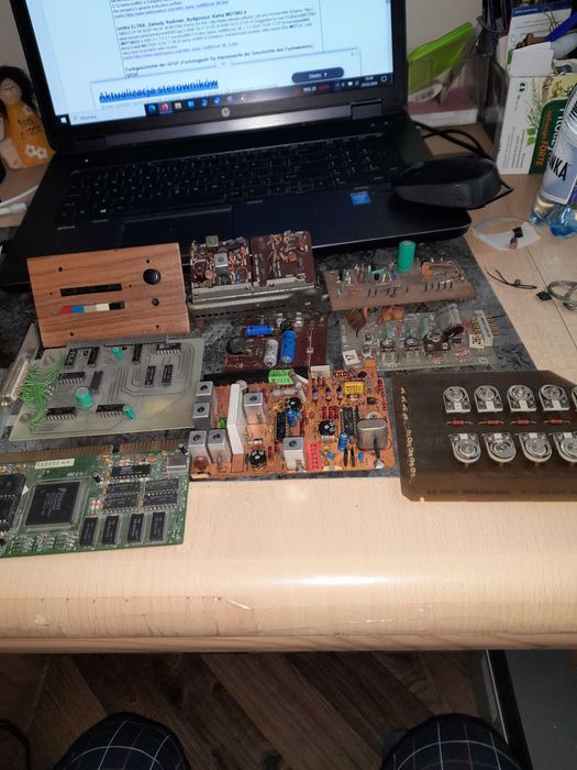 wiele różnych płyt z elementami