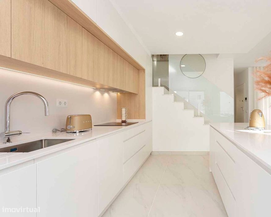 Moradia V3

3-bedroom townhouse