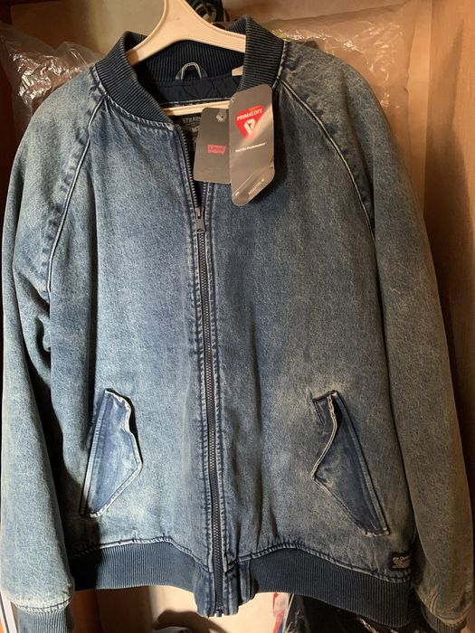 Levis нова куртка