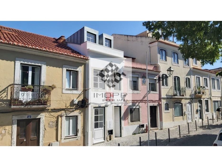 Moradia T2 +2 no centro histórico de Carnide