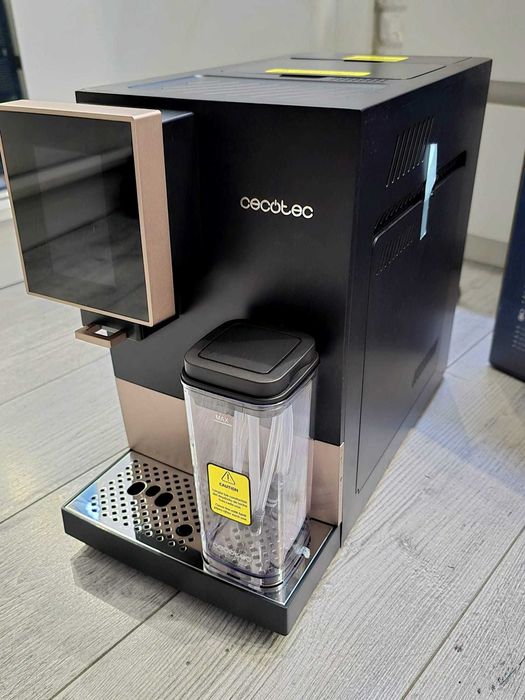 Cecotec automatyczny ekspres do kawy. Cremmaet Connected Black Rose