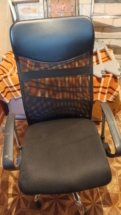 Sprzedam fotel biurowy czarny obrotowy