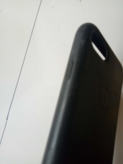 чехол на iphone 7 очень удобный, антискользящее покрытие