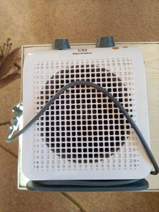 Продам електричний обігрівач Electrolux EFN/S-1120