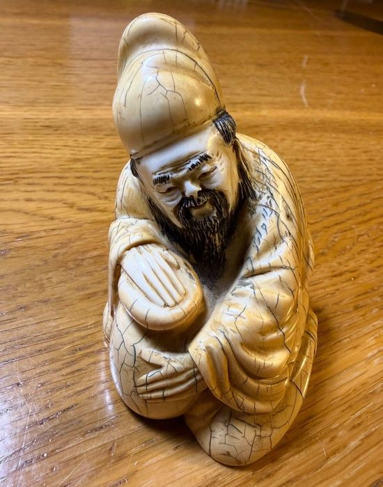 Antigo okimono japonês assinado