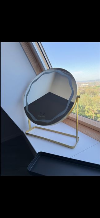 Кругле світлодіодне настільне дзеркало Beautifly