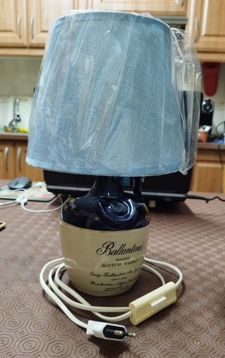 Candeeiro com base garrafa whisky