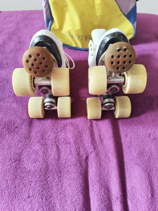 Patins para patinagem artística.