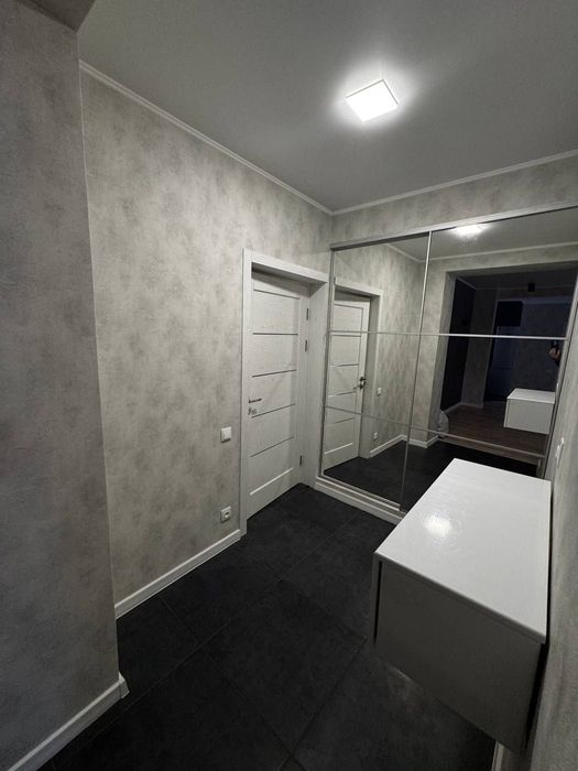 2-кiмн.кв. 2-поверх . У самому Центрi .