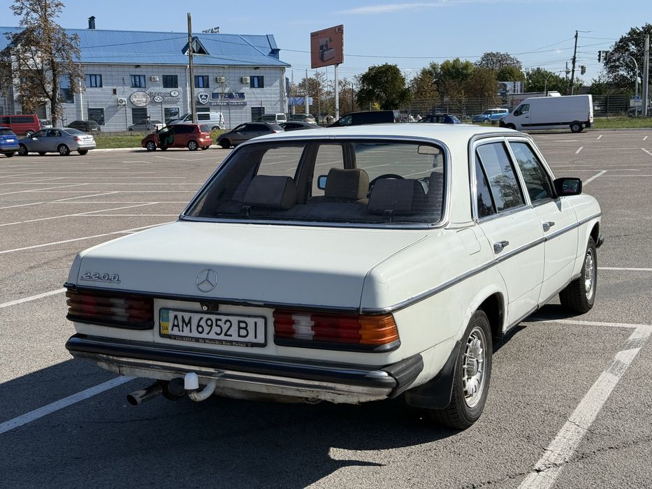 Mercedes-Benz E-Class W123 1984
