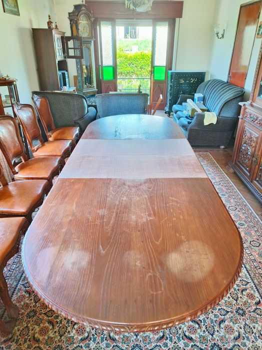 Magnífico Conjunto de Jantar Clássico – Mesa Extensível + 6 Cadeiras em Pele