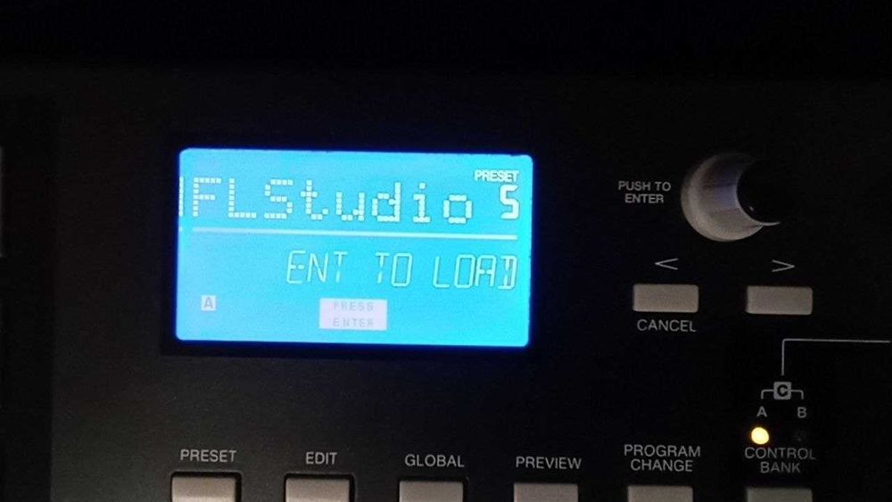 AKAI MPK 61 MIDI-клавіатура-контролер+Кейс для синтезатора GATOR 61