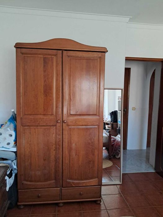 MOBÍLIA DE QUARTO solteiro em pinho envernizado