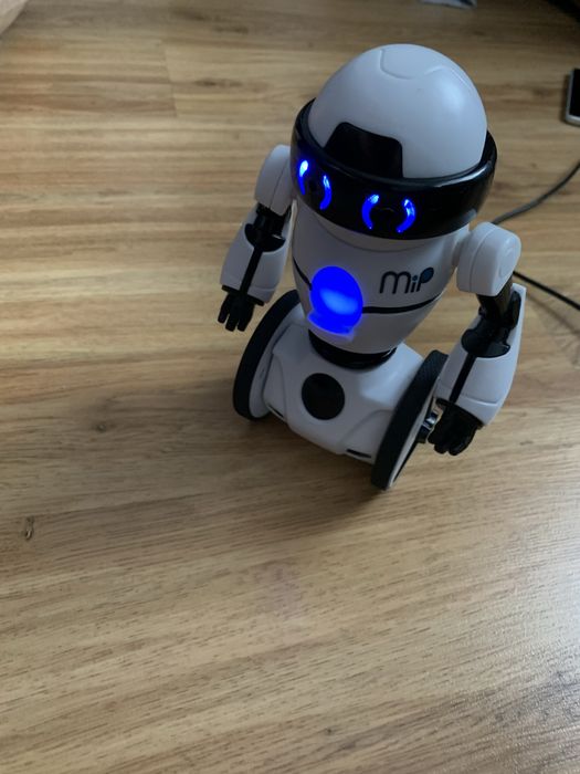 Robot MIP  zabawka sterowany przez Iphone android
