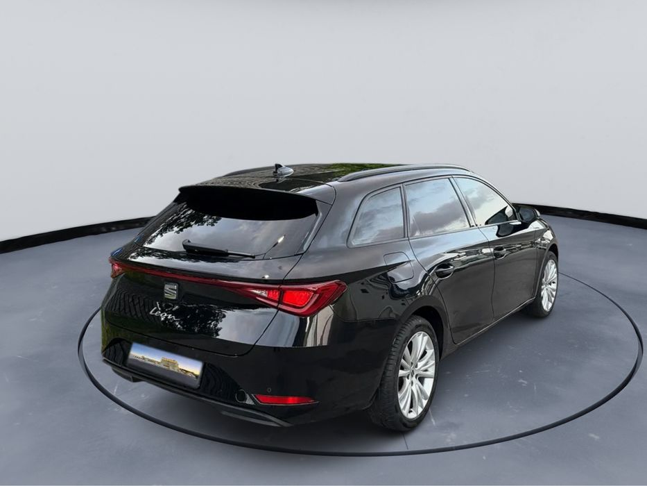 SEAT Leon spotstoureur 2024 Micro-Híbrido DSG em excelente estado, apenas 46.000 km, garantia de fábrica, muito económico e pronto a circular.