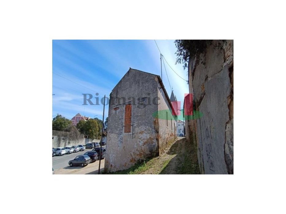 Armazém em Alcanena***RIOMAGIC***