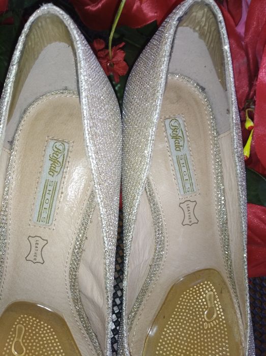 Czółenka Buffalo Gold jak nowe