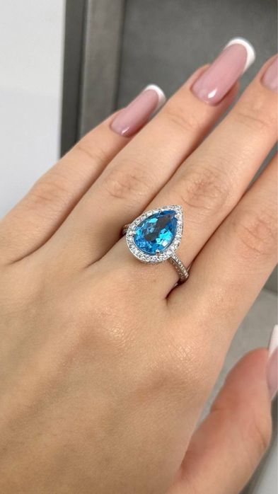 Каблучка з топазом та діамантами  Біле золото