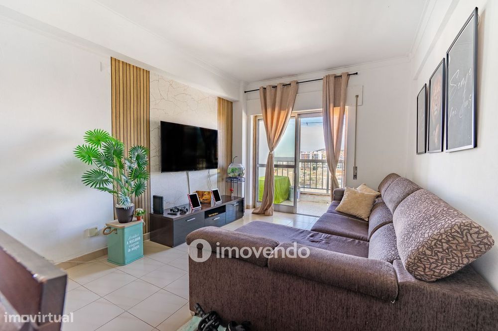 Apartamento T2 com vistas desafogadas, em Odivelas