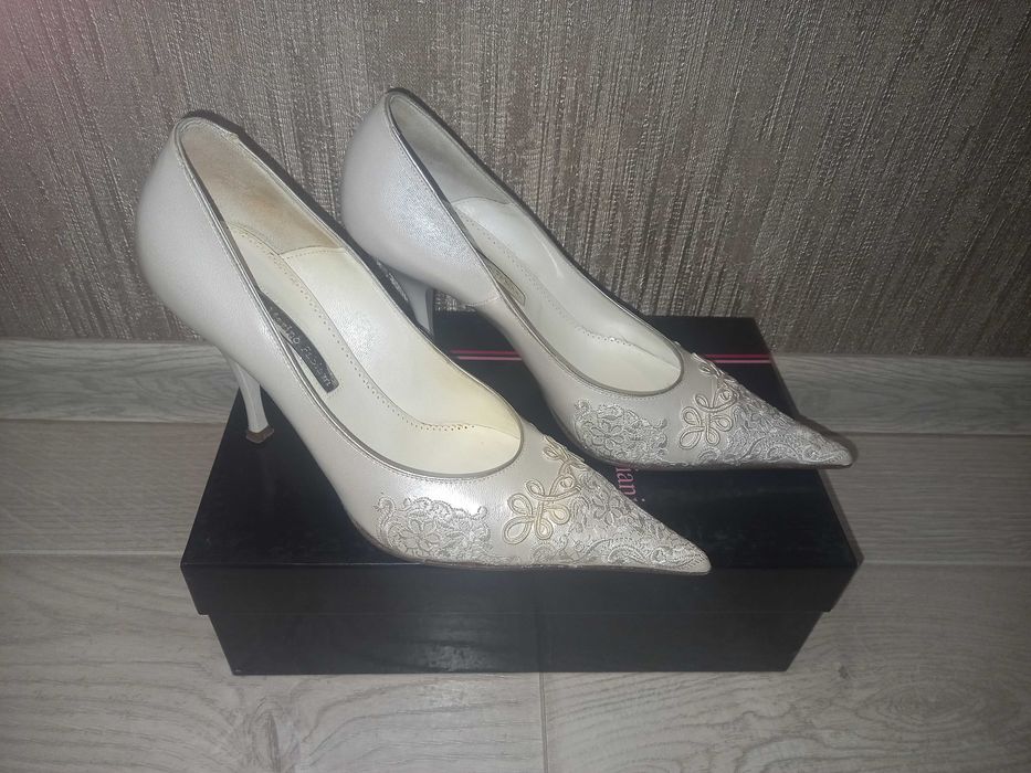 Вишукані шкіряні туфлі Marino Fabiani стан нових