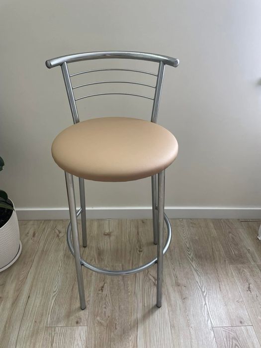 Нові барні стільці